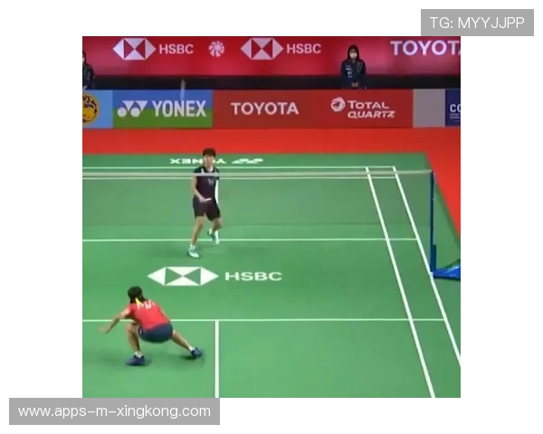 羽毛球赛场惊现“诡异回球” 羽毛球赛场惊现“诡异回球”