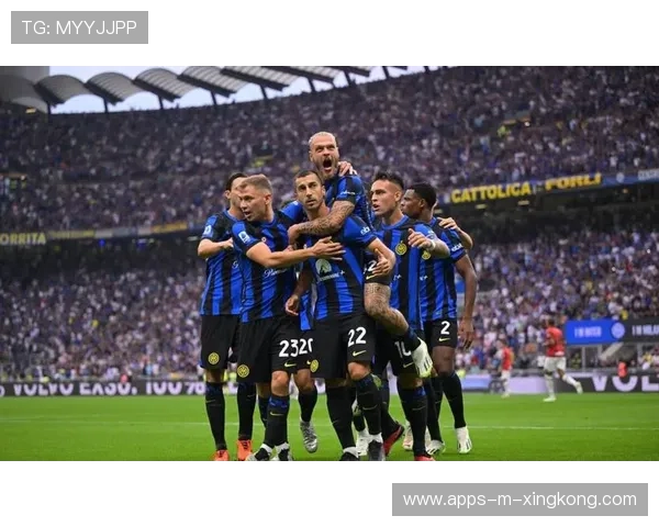 曼城在多线作战中的人员轮换堪称教科书级别，曼城阵型和进攻方式